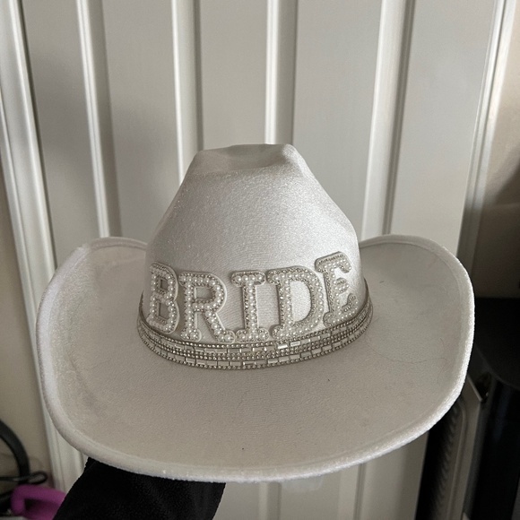 COWBOY BRIDE HAT WITH VEIL - Picture 1 of 4